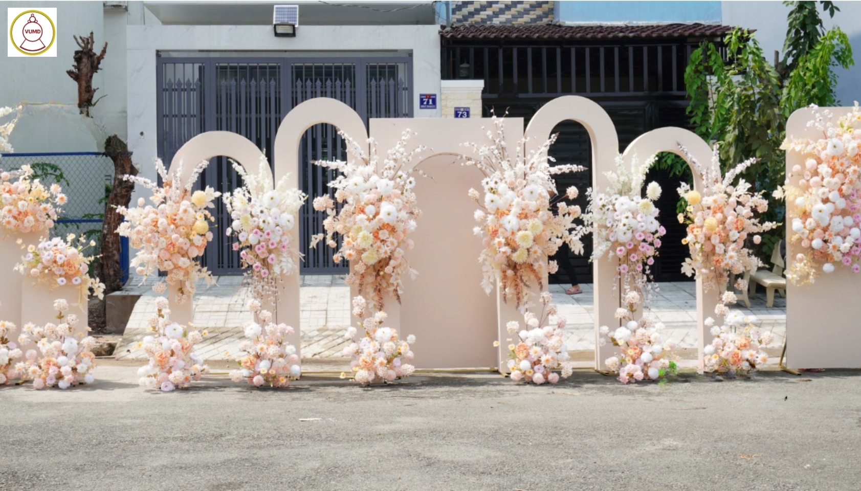 Background đám cưới tông kem