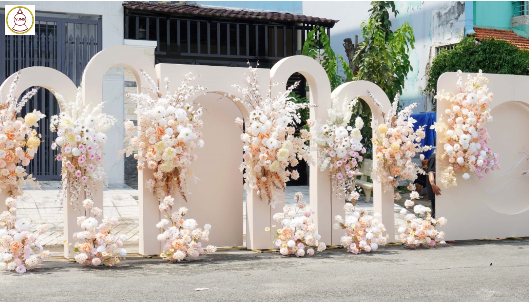 Background đám cưới tông kem