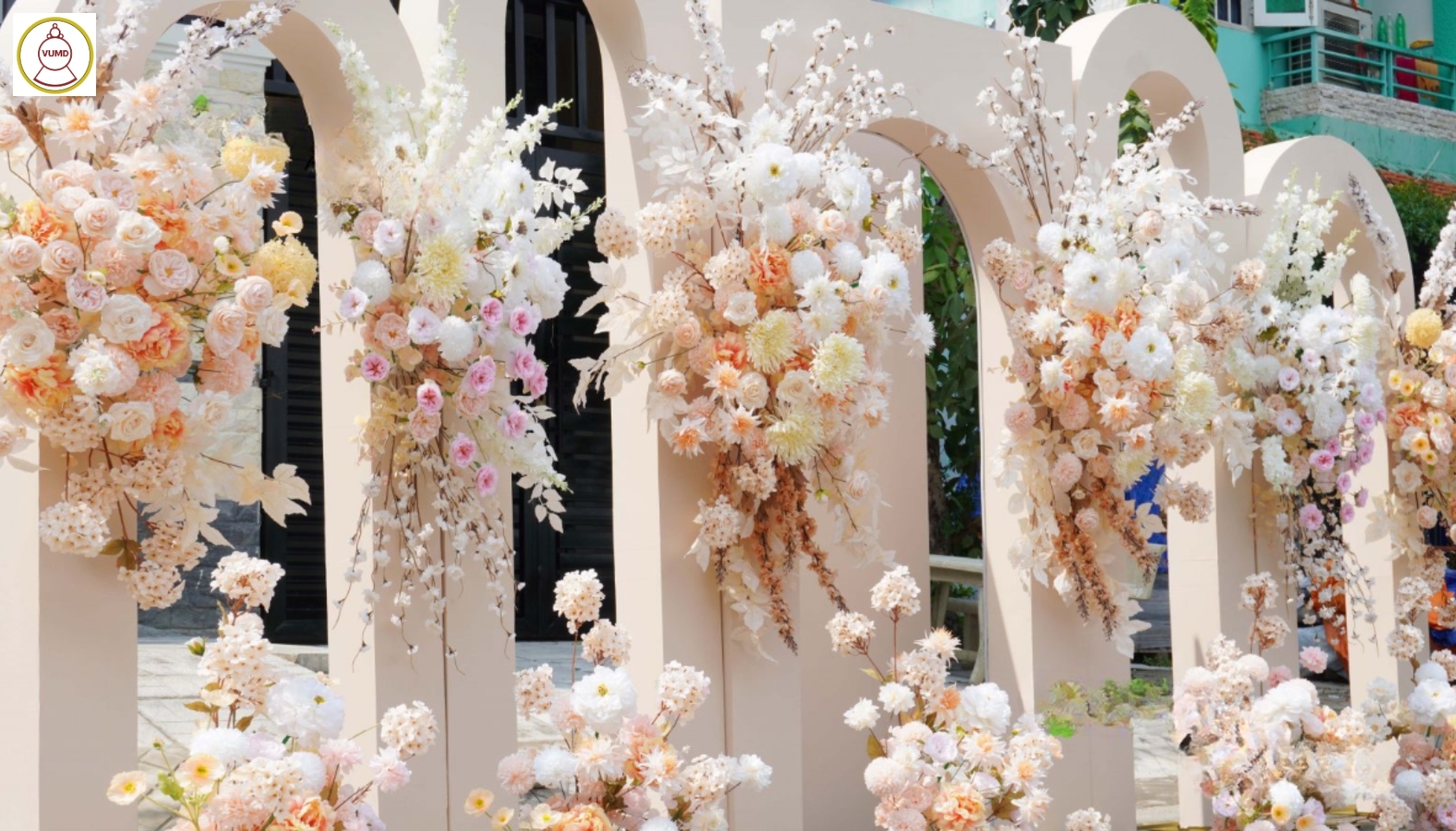 Background đám cưới tông kem